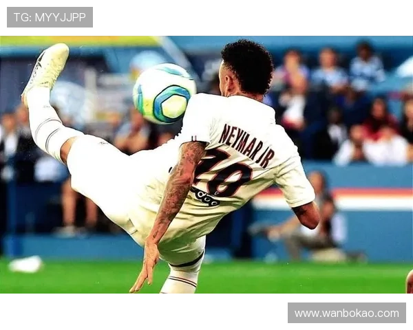 足球明星精彩杂耍瞬间大集合让你领略足球魅力与技巧的完美结合